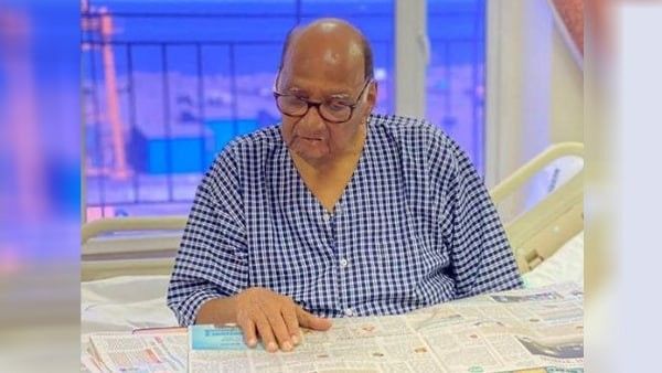 अस्पताल में शरद पवार, बेटी सुप्रिया सुले ने शेयर की सबसे पसंदीदा काम करते हुए पिता की फोटो