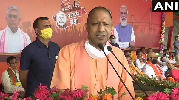 सीएम योगी बोले- गौ तस्करी और लव जिहाद रोकने में ममता दीदी असमर्थ, राम द्रोही किसी काम के नहीं