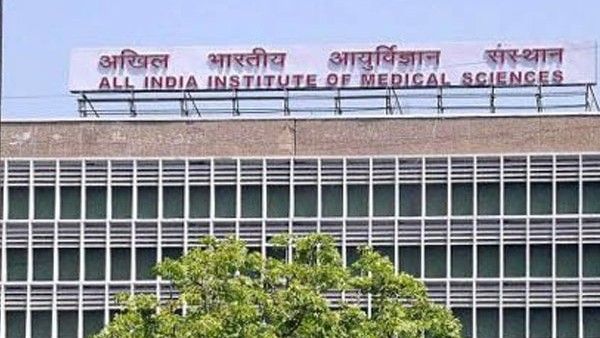 अब देश के सबसे बड़े हॉस्पिटल दिल्ली AIIMS में कोरोना का विस्फोट, 35 डॉक्टर संक्रमित