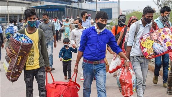 आंखों-देखी: मुम्बई से आया मेरा यार, आंखों में मायूसी और दिल से लाचार