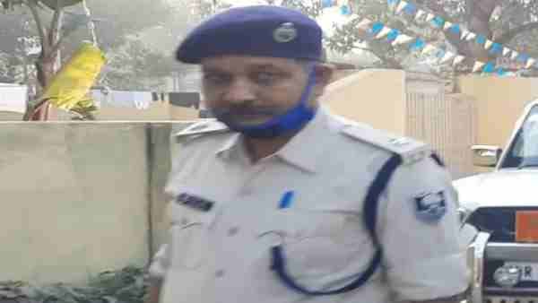 SHO अश्विनी कुमार को अकेला छोड़ने के मामले में 6 पुलिसकर्मी हुए निलंबित, बंगाल में भीड़ ने कर दी थी हत्या