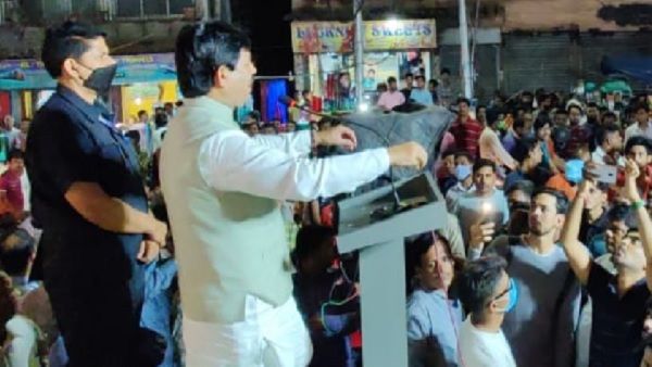 WB Elections 2021: हावड़ा में शाहनवाज हुसैन पर फेंके गए पत्थर, BJP नेता ने कहा-'हम इसे फूल बना देंगे'