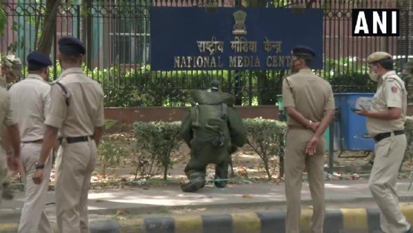 दिल्ली: नेशनल मीडिया सेंटर के पास मिला संदिग्ध पैकेट, जांच में निकला खिलौना
