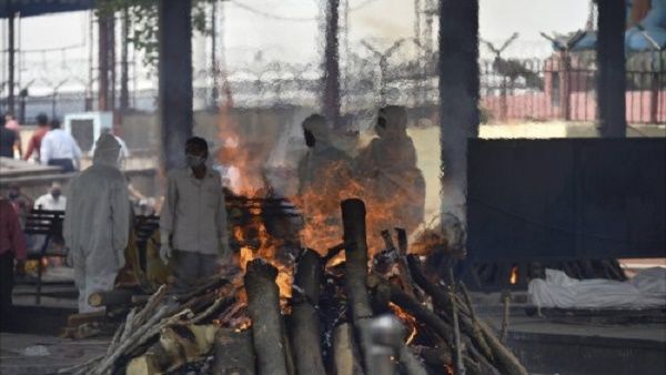 शर्मसार इंसानियत : गैरों के कंधो पर निकली अर्थी, जहन से कंगाल निकले करोड़पति भाई