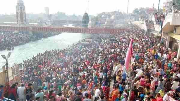 हरिद्वार महाकुंभ मेला 2021: कोविड संक्रमण से सहमा संत समाज, खाली होने लगे अखाड़े