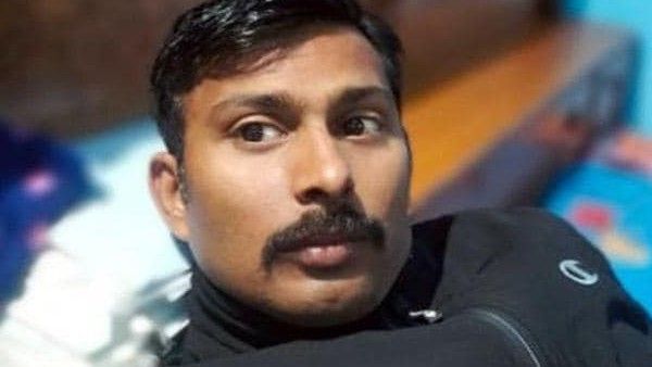 तो क्‍या नक्सलियों के कब्जे में है लापता CRPF जवान? पत्‍नी की PM से अपील- अभिनंदन की तरह मेरे पति को भी ला दो