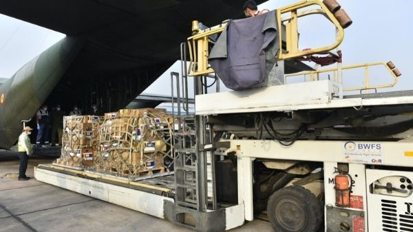 कोविड 19: अमेरिका, आयरलैंड, रोमानिया और जापान से पहुंची बड़ी मेडिकल मदद, रेमडेसिविर भेजेगा बांग्लादेश