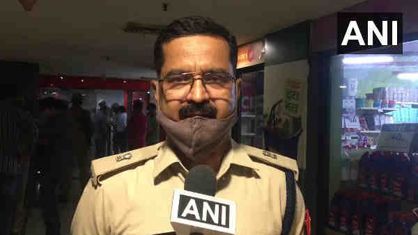 Noida: मॉल के स्पा सेंटर में चल रहा था सेक्स रैकेट, पुलिस ने छापा मारकर 21 लोगों को पकड़ा