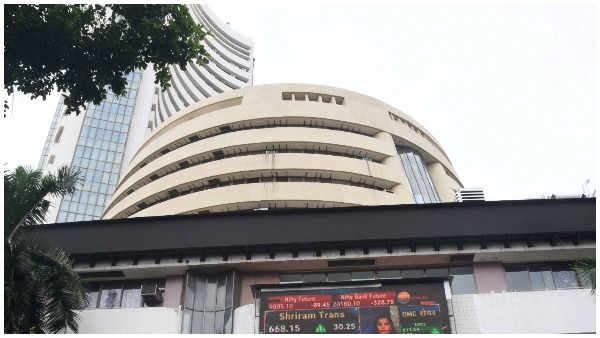 शेयर बाजार रिकॉर्ड हाई स्तर पर पहुंचा, 55000 अंक के पार BSE