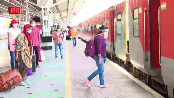 Indian Railways: महंगा हुआ रेल का सफर, रेलवे ने इस ट्रेन के किराए में की 5% की बढ़ोतरी