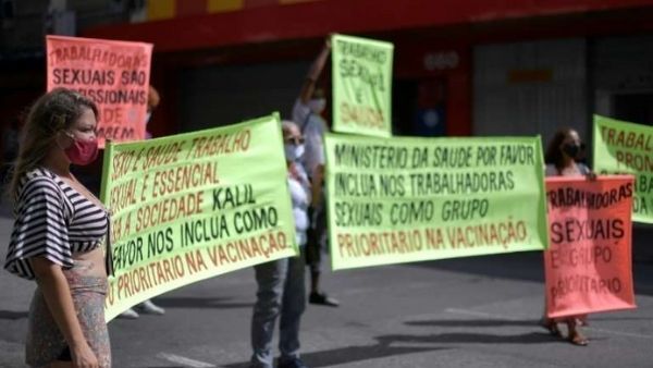 ब्राजील में वेश्याओं ने खुद को बताया फ्रंटलाइन वर्कर्स, वैक्सीन के लिए एक हफ्ते से हड़ताल और प्रदर्शन
