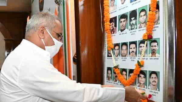 छत्तीसगढ़ः झीरम नक्सल हमले में शहीदों को सीएम भूपेश बघेल ने दी श्रद्धांजलि