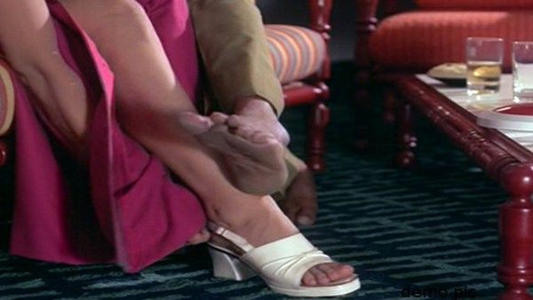 थाईलैंड से 7 लाख देकर लखनऊ बुलाई कॉल गर्ल, फिर कोरोना की हुई एंट्री और...