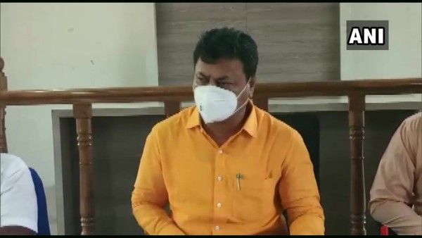 कोरोना को लेकर कर्नाटक के हालात पर एमपी रेणुकाचार्य न मांगा अपनी ही सरकार के स्वास्थ्य मंत्री का इस्तीफा