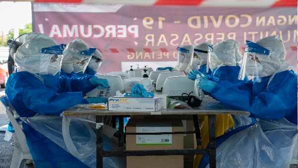 कोरोना वैक्सीन : कैसे भारत की वैक्सीन नीति बदलने से दर्जनों देशों में मच गया है हाहाकार ? जानिए