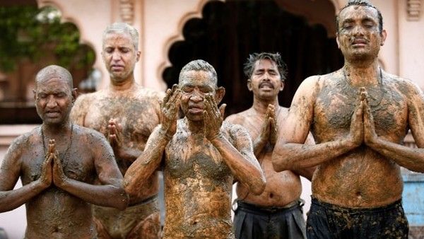 शरीर पर गाय का गोबर और मूत्र का लेप लगाने से नहीं होता है कोरोना? जानिए क्‍या कहते हैं डॉक्‍टर्स