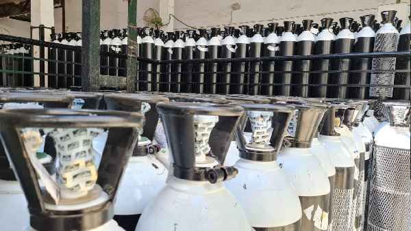 कोरोना की तीसरी लहर को लेकर दिल्‍ली सरकार ने कसी कमर, चीन से मंगवाए 6,000 ऑक्सीजन सिलेंडर