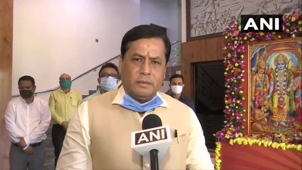 असम के मुख्यमंत्री सर्बानंद सोनोवाल ने राज्यपाल जगदीश मुखी को सौंपा अपना इस्तीफा