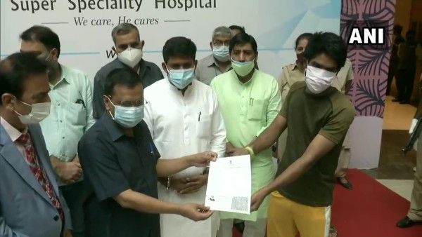 सीएम केजरीवाल ने की युद्धस्तर पर टीकाकरण करने की अपील, बोले- धीरे धीरे हटाएंगे तालाबंदी
