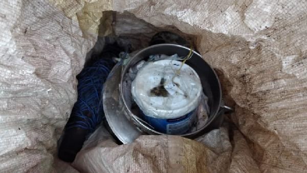जम्मू-कश्मीर: जैश ए मोहम्मद की बड़ी साजिश नाकाम, 10 KG वजन का IED बरामद