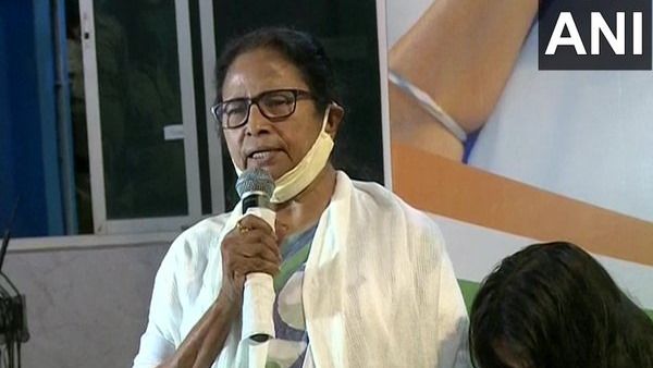 बंगाल: ममता बनर्जी ने बुलाई उच्च अधिकारियों की बैठक, हिंसक घटनाओं पर ले सकती हैं बड़ा एक्शन