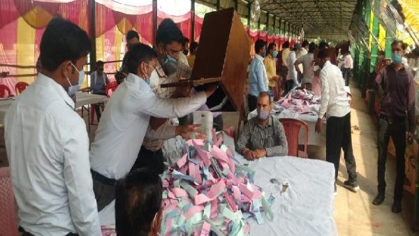 मुरादाबाद पंचायत चुनाव: 8 ब्लाकों में कड़ी सुरक्षा के बीच मतगणना जारी