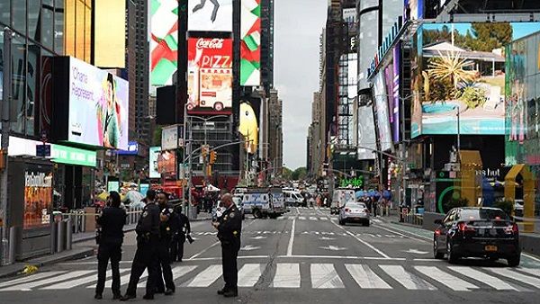 अमेरिका: न्यूयॉर्क के टाइम्स स्क्वायर में गोलीबारी, 4 साल की बच्ची और 2 महिला को लगी गोली