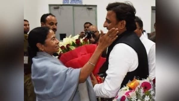 West Bengal: रूझानों में टीएमसी के 200 सीटों का आंकड़ा पार करने पर अखिलेश यादव बोले- दीदी जिओ दीदी