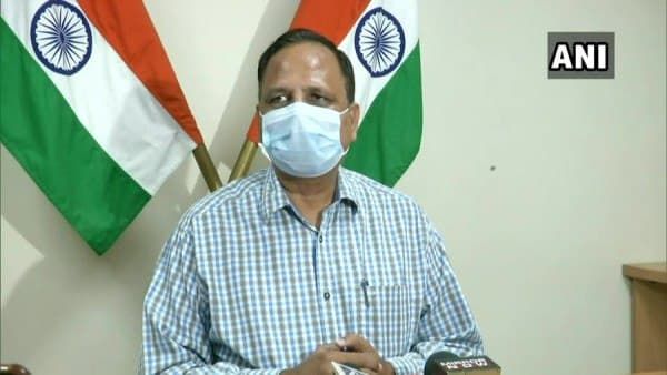 दिल्ली सरकार की मेहनत लाई रंग, तेजी से कम हो रहे कोरोना केस, संक्रमण दर भी घटी