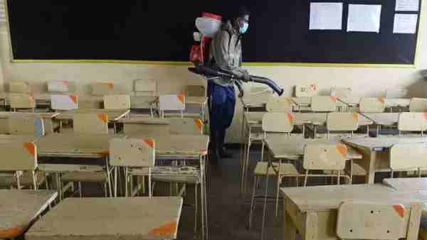 UP: 20 मई से प्राथमिक कक्षाओं को छोड़कर फिर से शुरू होंगी ऑनलाइन कक्षाएं, योगी सरकार ने लिया फैसला