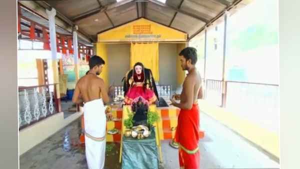 कोरोना का खौफ: इस प्रसिद्ध मंदिर में कोरोना देवी की बनाई गई मूर्ति, इस मान्‍यता के कारण कर रहे लोग पूजा
