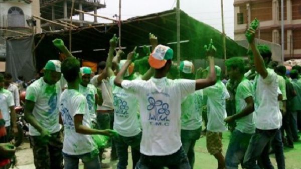 WB Assembly Elections 2021: बंगाल की सियासत का रंग हरा, भगवा भी है लेकिन थोड़ा-थोड़ा, जानिए कैसे?