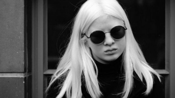 मां-बाप ने अपशकुन मानकर छोड़ा अनाथ, आज बनी दुनिया की टॉप मॉडल