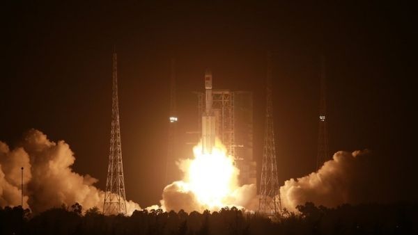 बेकाबू होकर धरती पर गिरे 21 हजार किलो के रॉकेट जैसा ही रॉकेट फिर से चीन ने छोड़ा, पता नहीं इस बार क्या होगा?