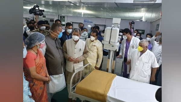 उत्‍तराखंड सीएम ने ऋषिकेश में 500 बेड के कोविड अस्पताल का किया लोकार्पण 