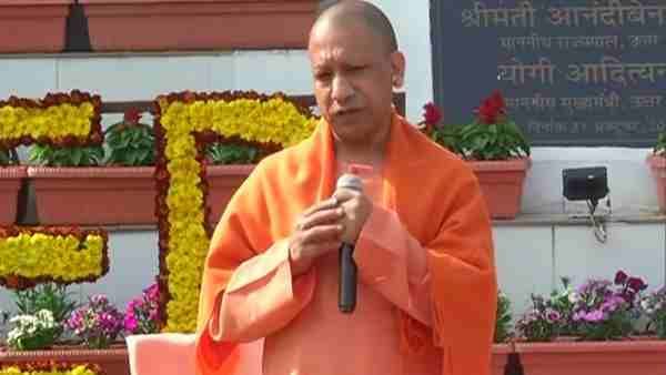 गंगा किनारे शवों को दफनाने की तस्वीरें वायरल होने पर सीएम ऑफिस ने किया ट्वीट, दिखाया 2018 का मंजर