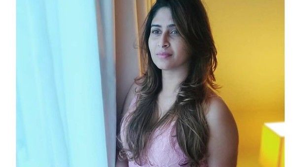 देशद्रोह मामले में फिल्‍म डायरेक्‍टर आयशा सुल्‍ताना पहुंचीं केरल HC, कोरोना को कहा था सरकार का 'जैव हथियार'