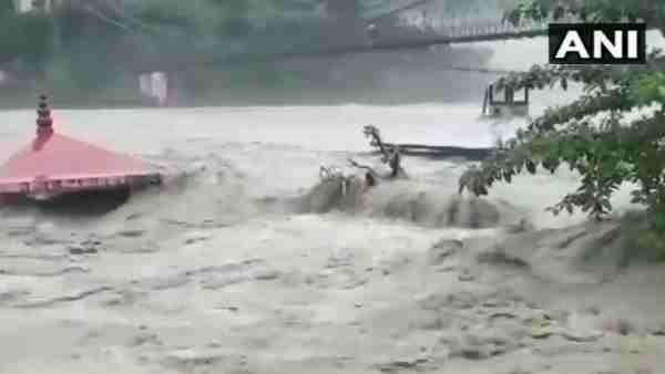 उत्तराखंड: खतरे के निशान से ऊपर बह रही अलकनंदा और मंदाकिनी नदी, तटीय इलाकों को खाली कराया गया