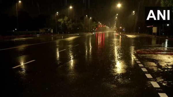 Delhi-NCR में मौसम ने ली करवट, बारिश और ठंडी हवाओं ने जून की गर्मी से दी राहत