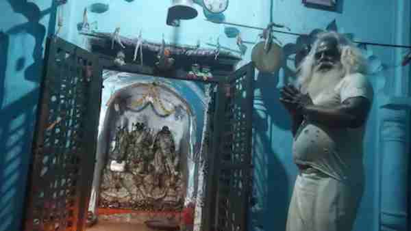 'फसल बेचनी है तो लाओ भगवान का आधार कार्ड', पुजारी से बांदा एसडीएम ने मांगा