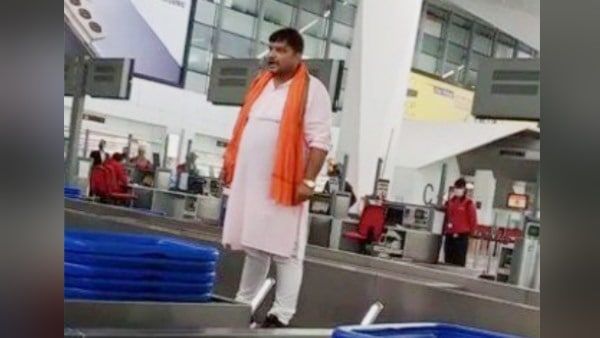 आरटी-पीसीआर टेस्ट रिपोर्ट न होने पर नहीं मिली विमान में चढ़ने की इजाजत, युवक ने दिल्ली एयरपोर्ट पर काटा हंगामा