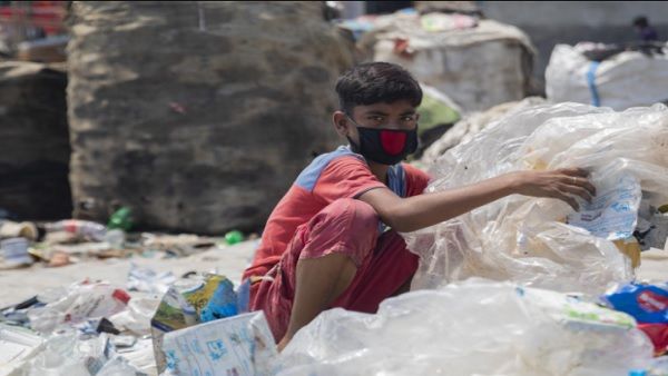 World Day Against Child Labour:हर 10 में 1 बच्चा बाल श्रम का हो रहा है शिकार, कोरोना का भी हुआ असर