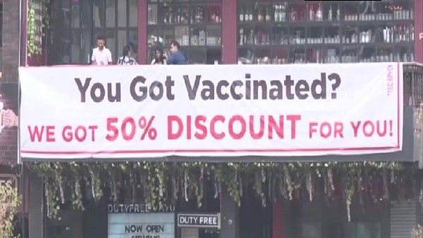 तगड़ा ऑफर: अगर आपने लगवाई है कोरोना वैक्सीन तो मिलेगा 50% डिस्काउंट