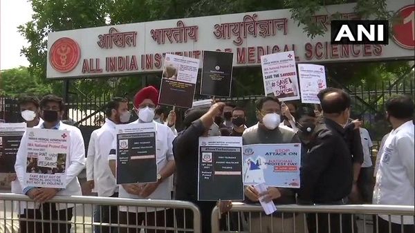 देशभर में आज IMA के डॉक्टर्स का विरोध-प्रदर्शन, केंद्र से कर रहे हैं इस कानून की मांग