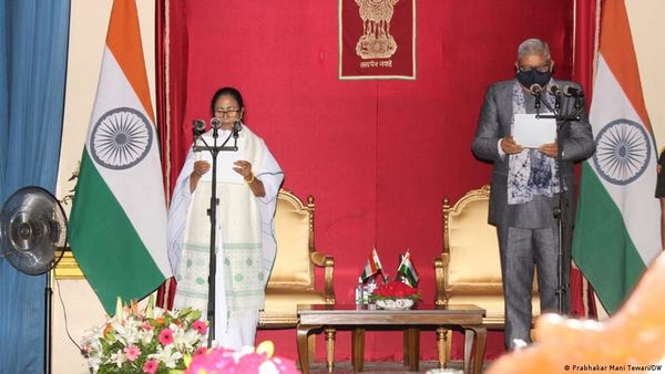 पश्चिम बंगाल में टीएमसी और राज्यपाल फिर आमने-सामने