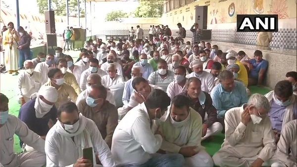 हाइवे जाम कर प्रदर्शन कर रहे किसानों के खिलाफ आज ग्रामीणों की महापंचायत