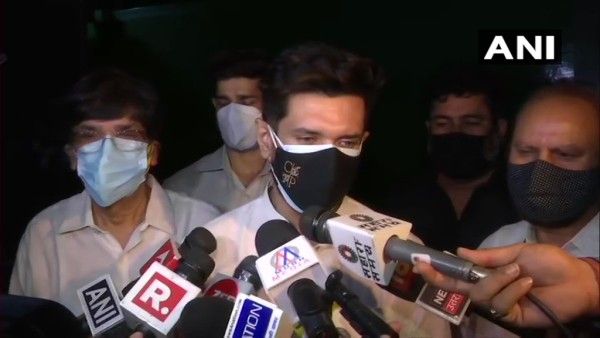 पार्टी में जारी कलह के बीच लोकसभा स्पीकर ओम बिड़ला से मिले एलजेपी नेता चिराग पासवान, EC के पाले में गेंद