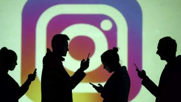 Insta पर प्रोफेसर ने बिकिनी में फोटो की अपलोड, पेरेंट्स की शिकायत पर गंवानी पड़ी नौकरी