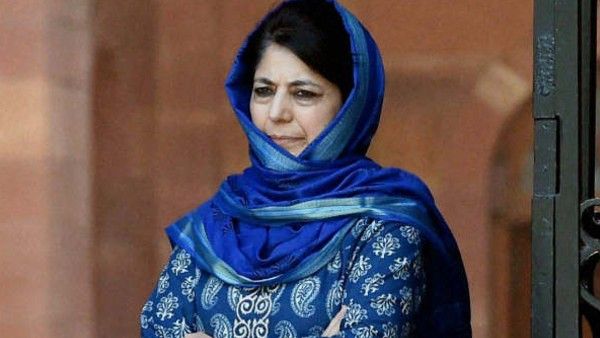 महबूबा मुफ्ती का पीएम मोदी पर निशाना, घाटी में लोगों को चैन से जीने का अधिकार दे केंद्र सरकार