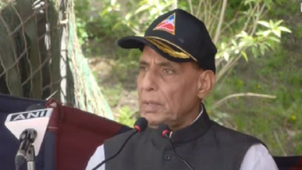 लद्दाख में 63 प्रोजेक्ट का रक्षामंत्री ने किया उद्घाटन, बोले- जल्द यहां भी शुरू होगी राजनीतिक प्रक्रिया